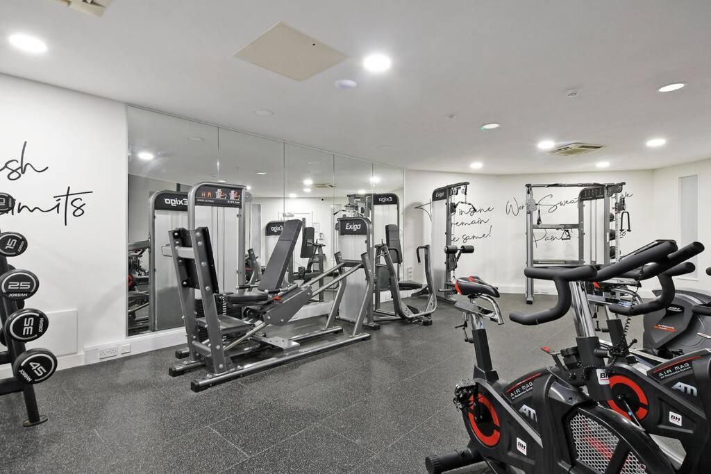 Perfectly Located City Centre Studio Apartment - West One With Free Wifi, Gym Access, Netflix Sheffield Esterno foto