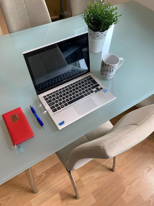 Perfectly Located City Centre Studio Apartment - West One With Free Wifi, Gym Access, Netflix Sheffield Esterno foto