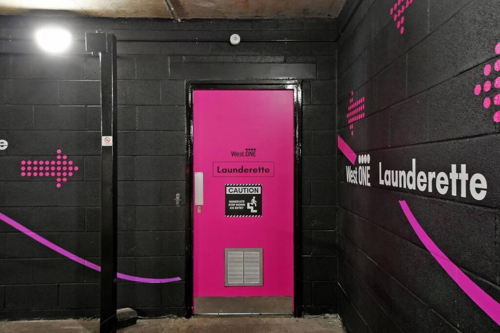 Perfectly Located City Centre Studio Apartment - West One With Free Wifi, Gym Access, Netflix Sheffield Esterno foto