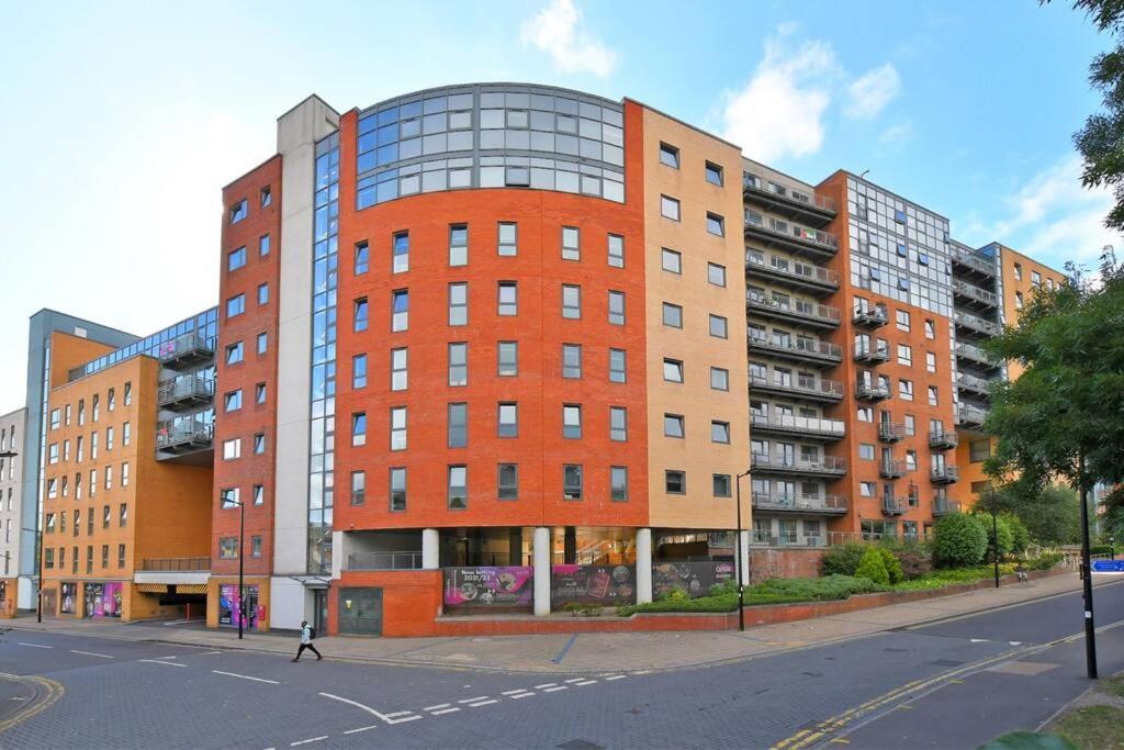Perfectly Located City Centre Studio Apartment - West One With Free Wifi, Gym Access, Netflix Sheffield Esterno foto