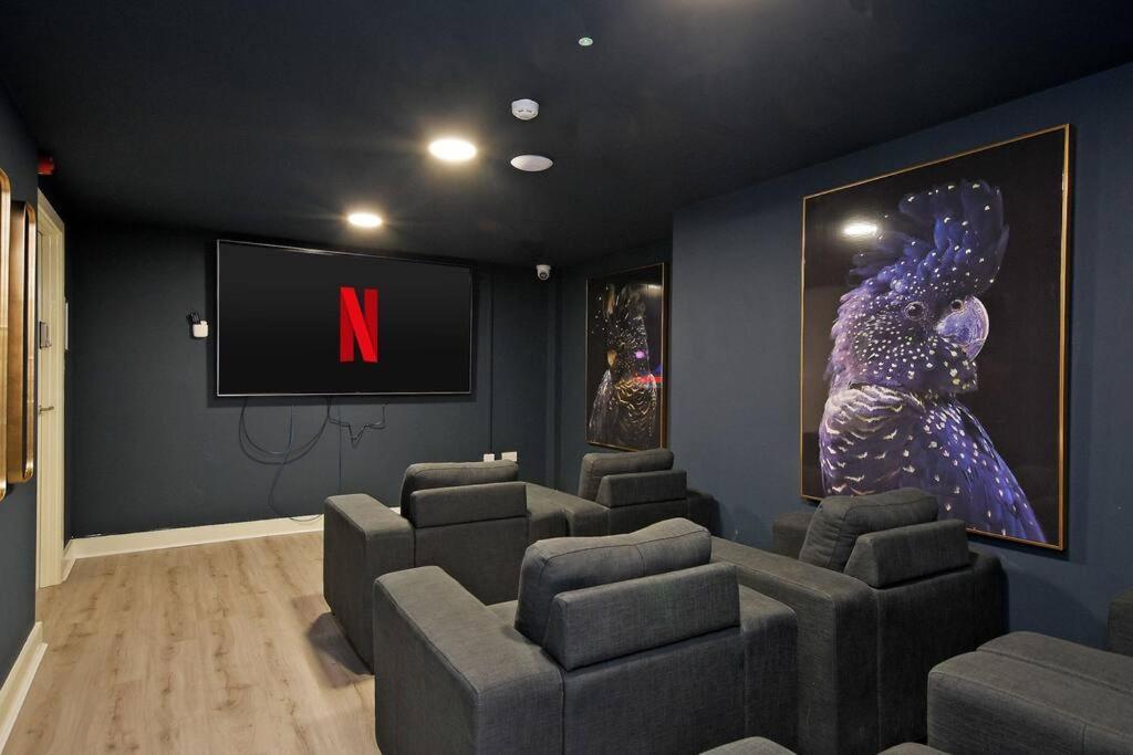 Perfectly Located City Centre Studio Apartment - West One With Free Wifi, Gym Access, Netflix Sheffield Esterno foto
